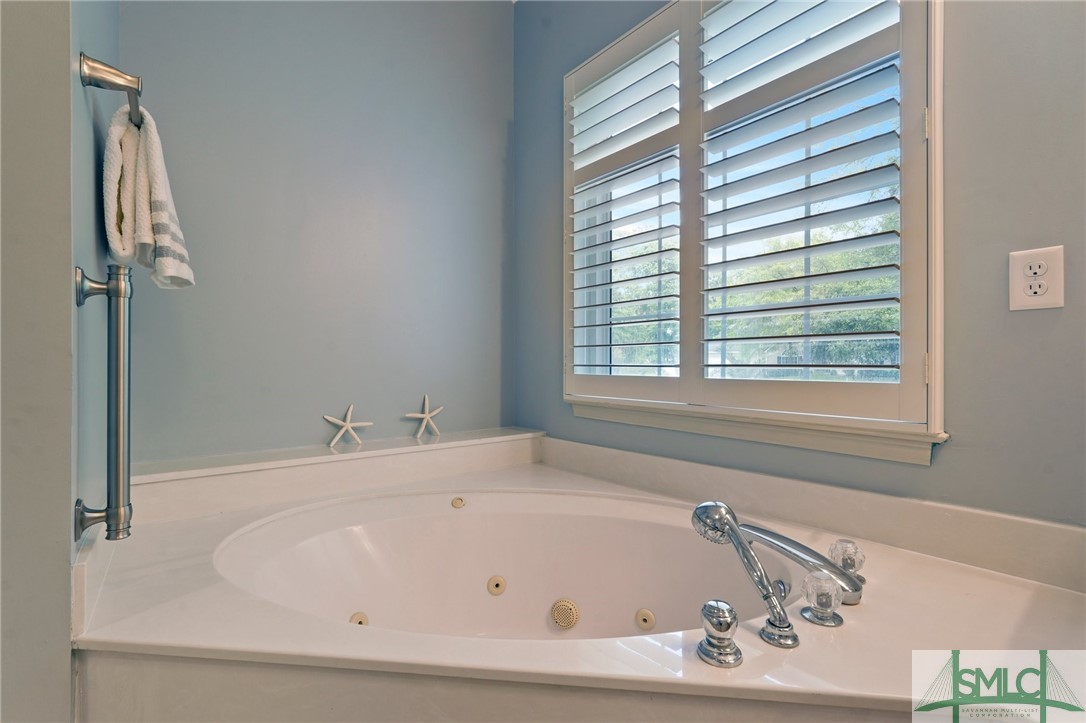 114 Farringdon Circle Savannah, GA 31410 - Photo 19 of 45 Whirlpool Tub