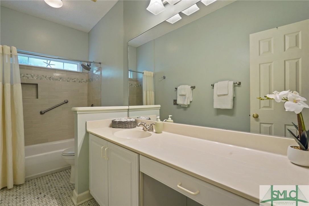 114 Farringdon Circle Savannah, GA 31410 - Photo 29 of 45 Hall Bath with Vanity Area