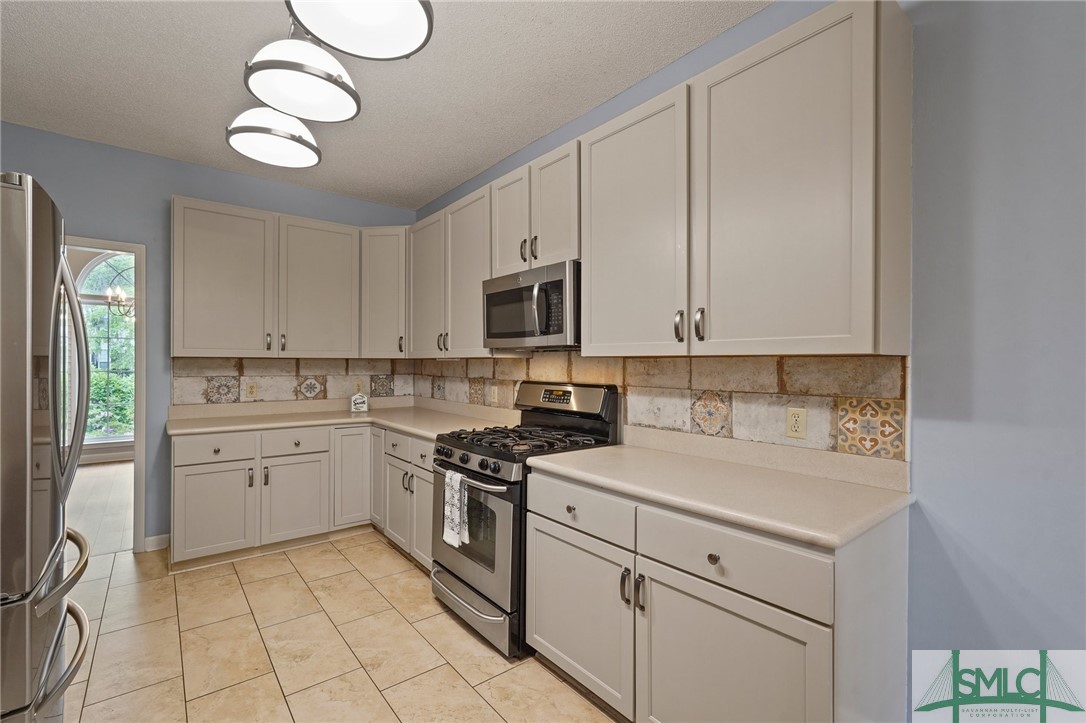 114 Farringdon Circle Savannah, GA 31410 - Photo 8 of 45 Kitchen with Tile Floor