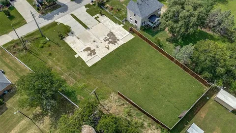 a view of a tennis court