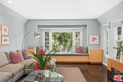 $1,895,000 | 825 South Stanley Avenue, Los Angeles, CA 90036