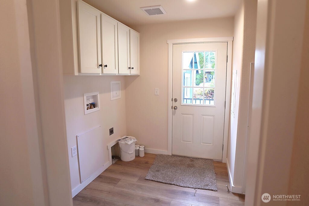 50 East Lookout Court Grapeview, WA 98546 - Photo 27 of 34 a view of an empty room