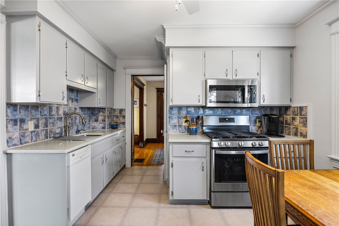 142 Hillside Avenue Rochester, NY 14610 - Photo 14 of 40