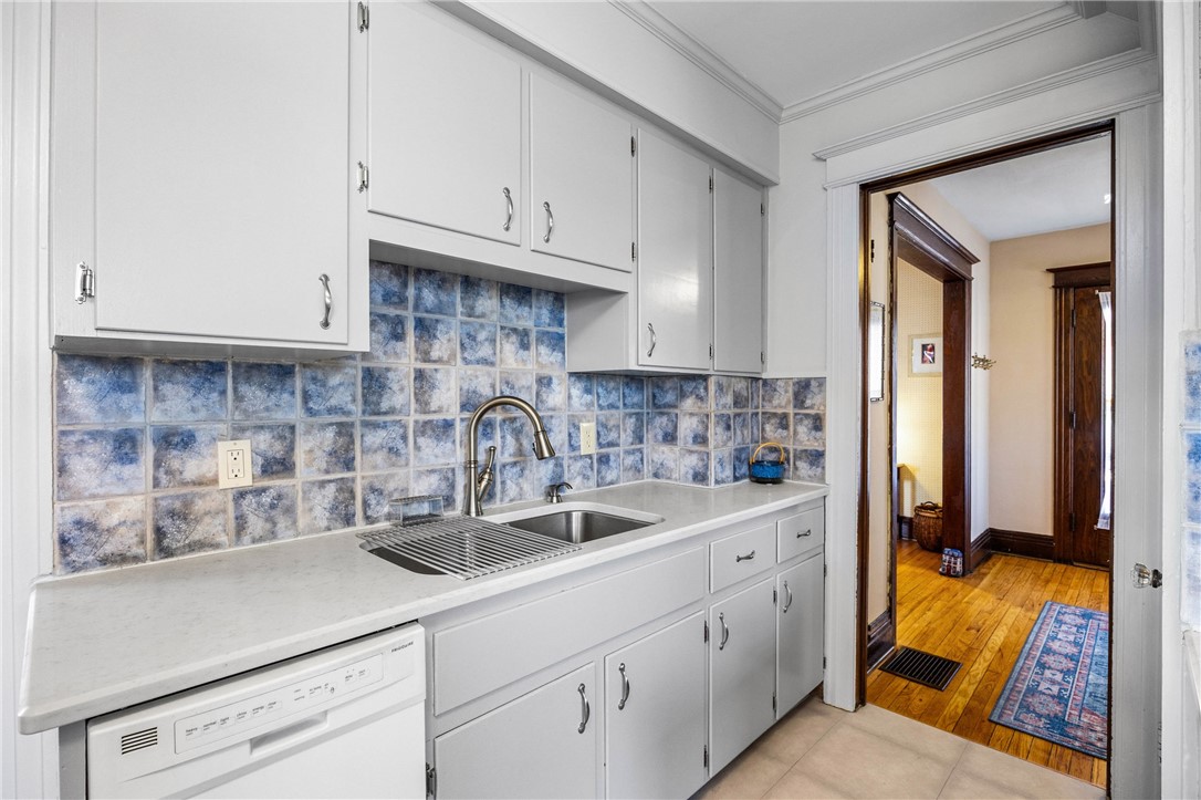 142 Hillside Avenue Rochester, NY 14610 - Photo 15 of 40