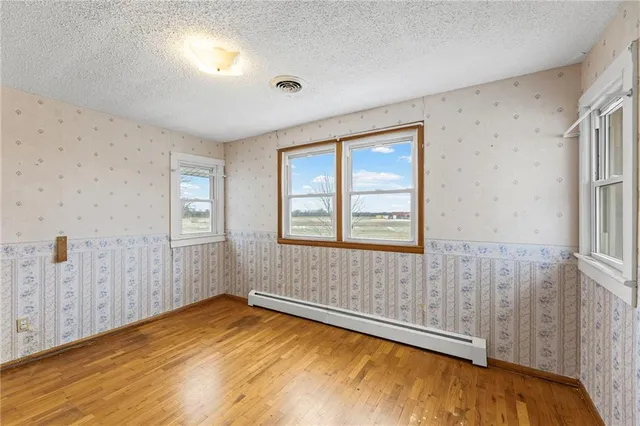 $298,000 | 1046 1400th Street, Iola, KS 66749