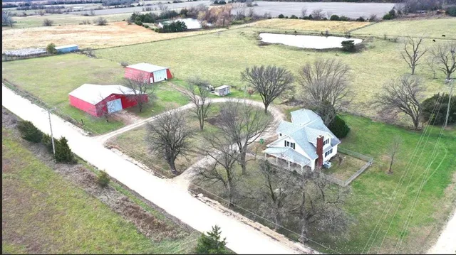 $298,000 | 1046 1400th Street, Iola, KS 66749
