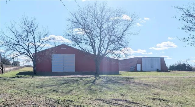 $298,000 | 1046 1400th Street, Iola, KS 66749