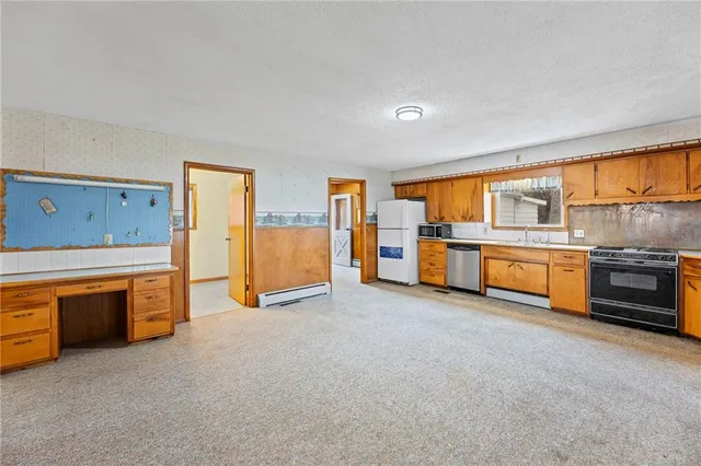 $298,000 | 1046 1400th Street, Iola, KS 66749