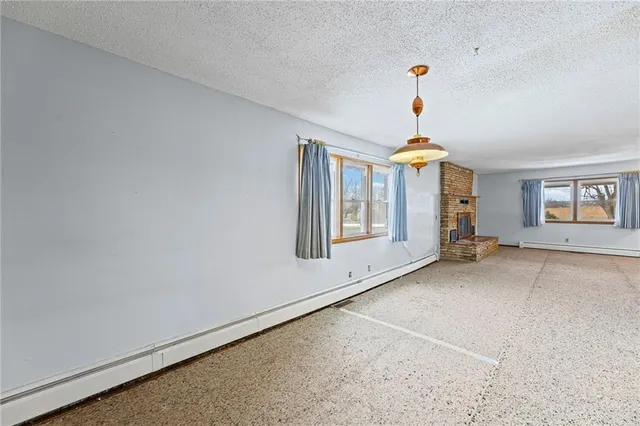 $298,000 | 1046 1400th Street, Iola, KS 66749