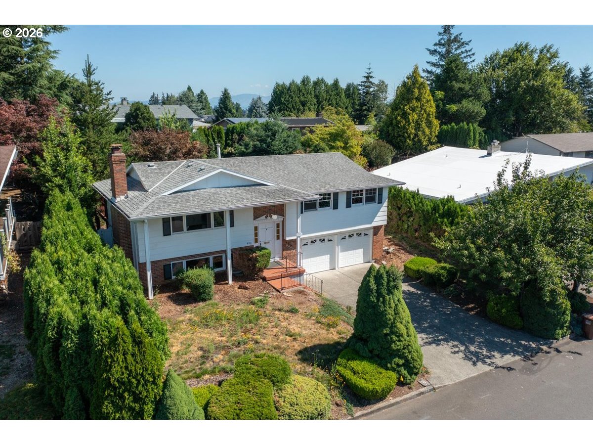 895 Northwest 3rd Street Gresham, OR 97030 - Photo 3 of 41