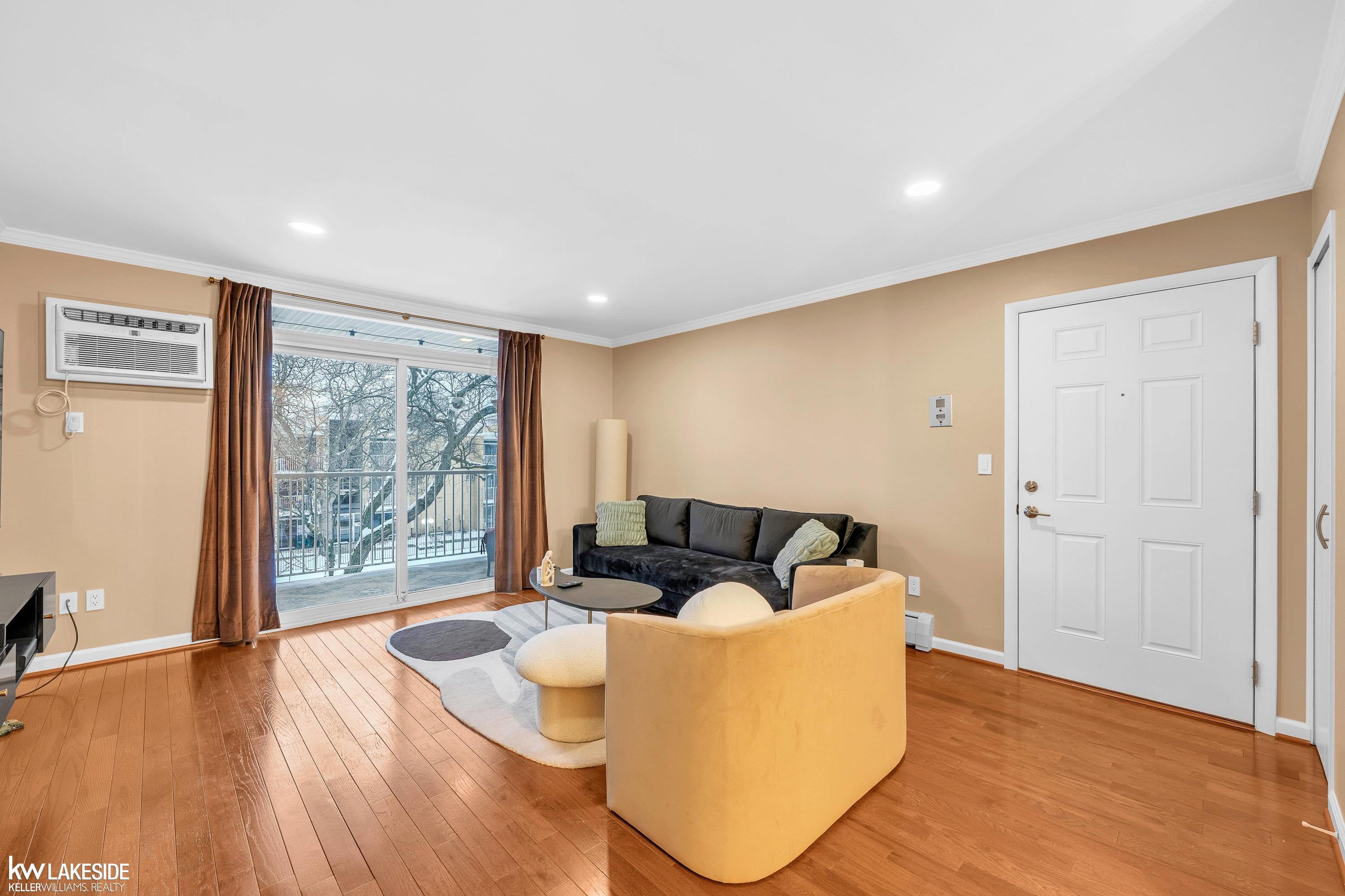 4909 South Crooks Road Royal Oak, MI 48073 - Photo 5 of 21 50163818-130256a0-a30d-4d81-a3e4-b78adad8183f.JPG