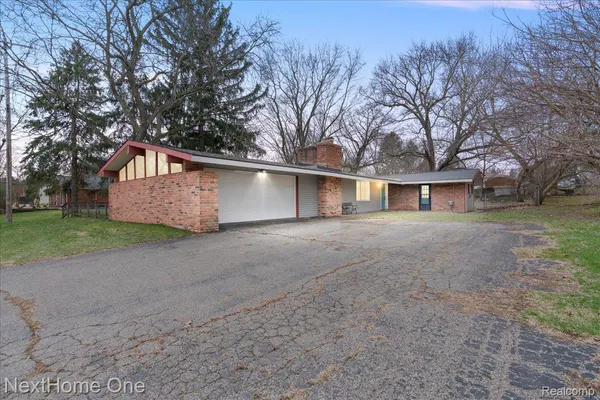 $265,000 | 1014 South Adelaide Street, Fenton, MI 48430