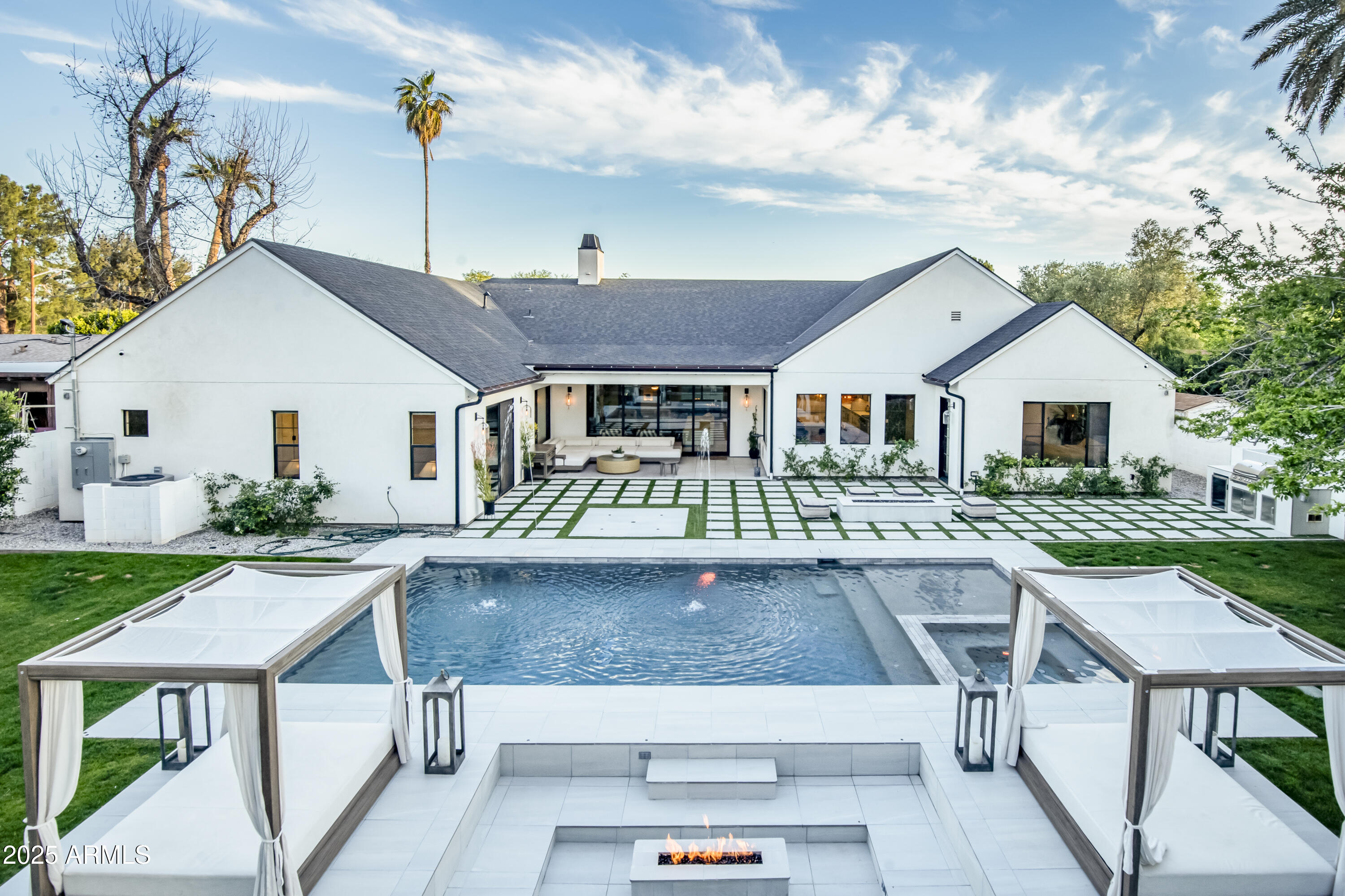 2912 East Pierson Street Phoenix, AZ 85016 - Photo 32 of 39 a front view of a house with garden