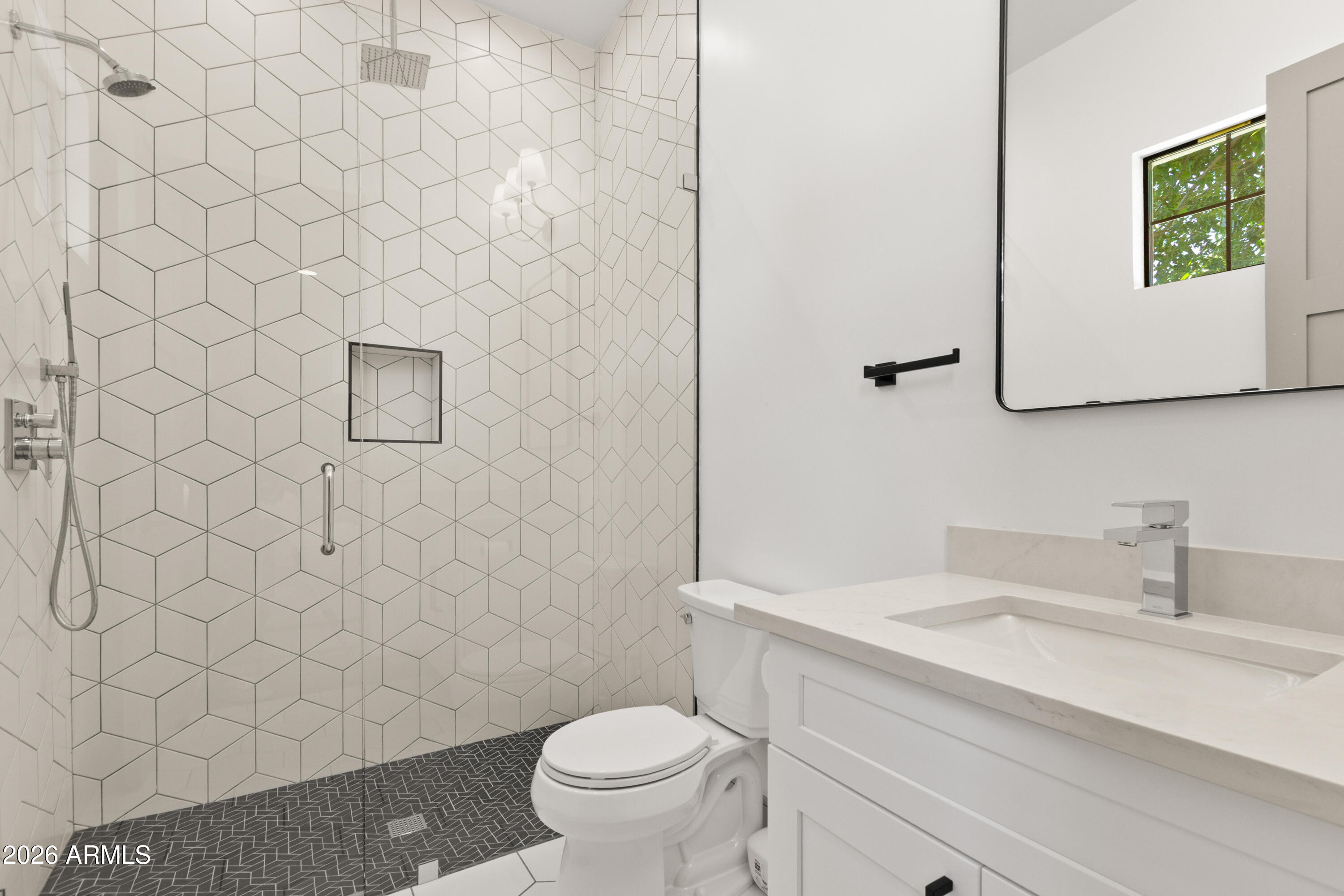 2912 East Pierson Street Phoenix, AZ 85016 - Photo 37 of 86 GUEST BATHROOM EN'SUITE