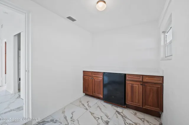 a view of a big room with closet and windows