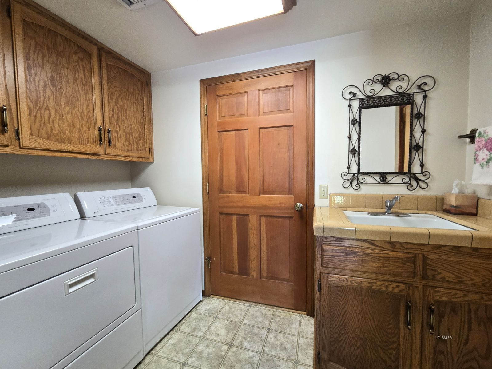 221 Mt Tom Road Bishop, CA 93514 - Photo 16 of 23 Laundry Room