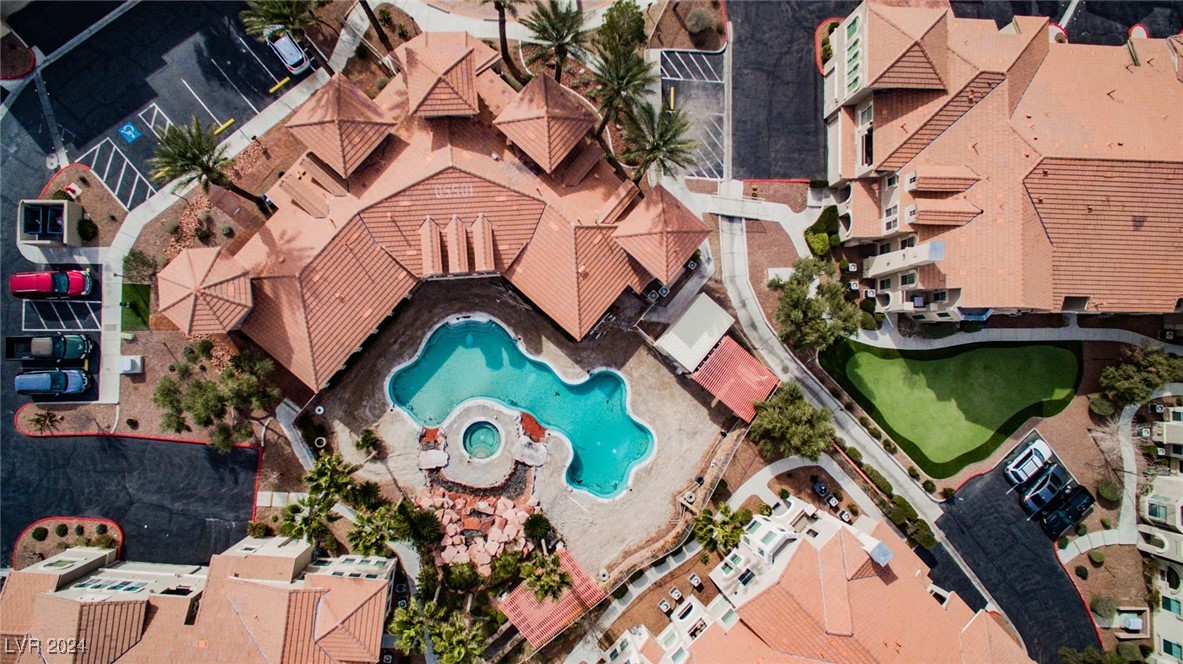 10550 West Alexander Road, Unit 2077 Las Vegas, NV 89129 - Photo 3 of 31 Resort style pool, clubhouse and putting green.