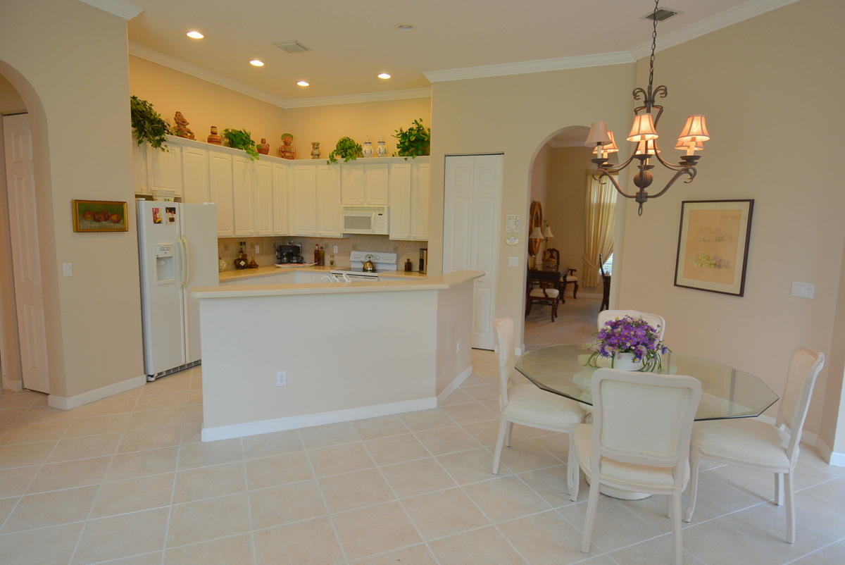 901 Southwest Blue Stem Way Stuart, FL 34997 - Photo 10 of 51 Kitchen