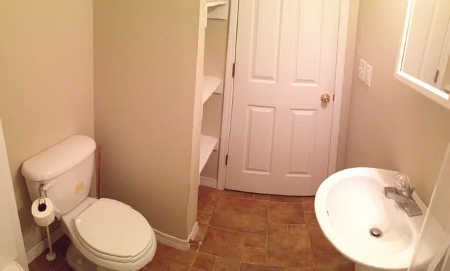 $750 | 228 Chicago Avenue, Unit 3, Valparaiso, FL 32580