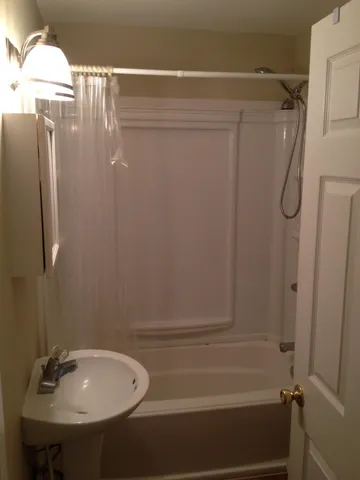 $750 | 228 Chicago Avenue, Unit 3, Valparaiso, FL 32580