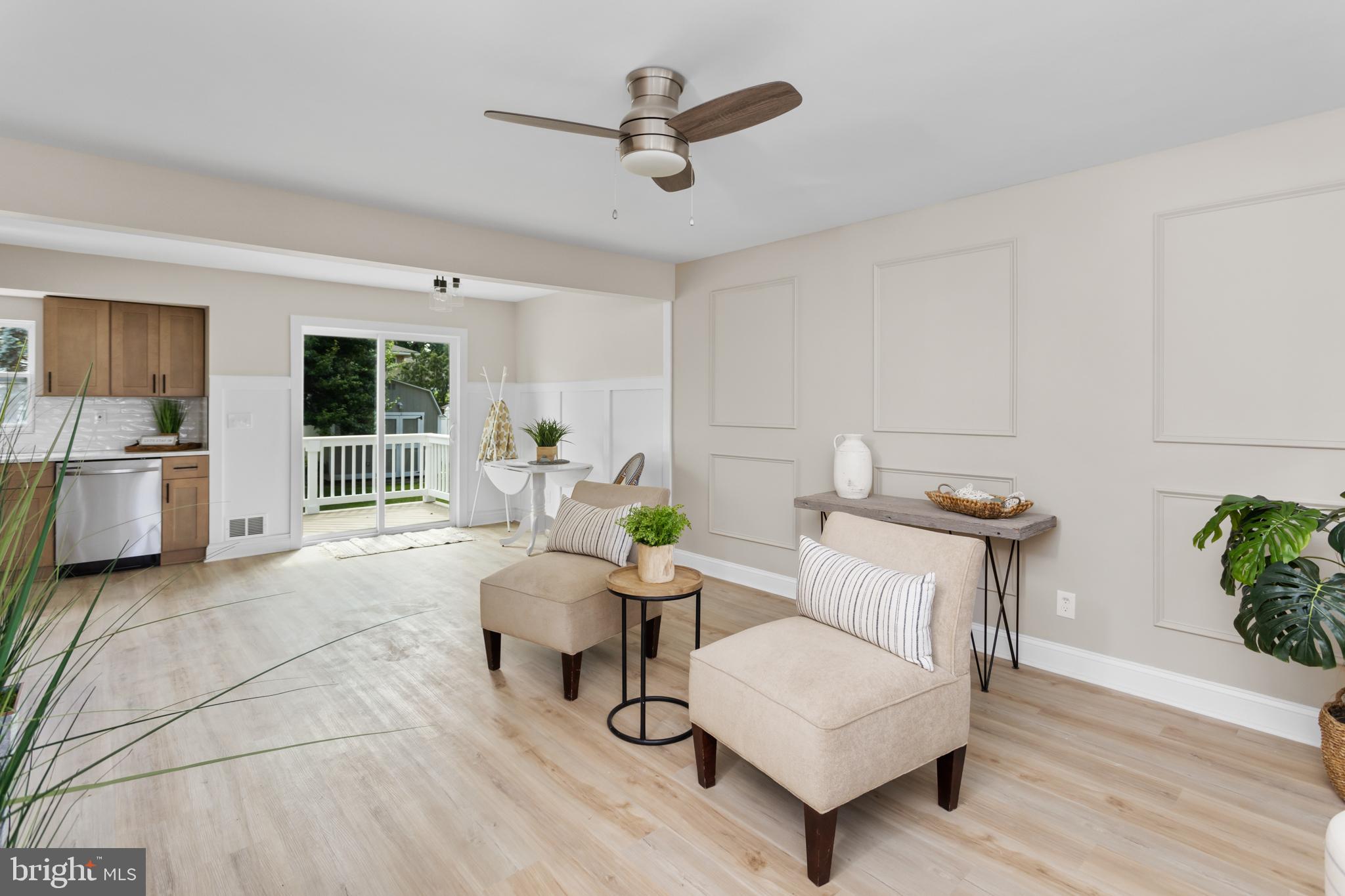 124 Gary Drive Hamilton, NJ 08690 - Photo 8 of 31 a living room with furniture