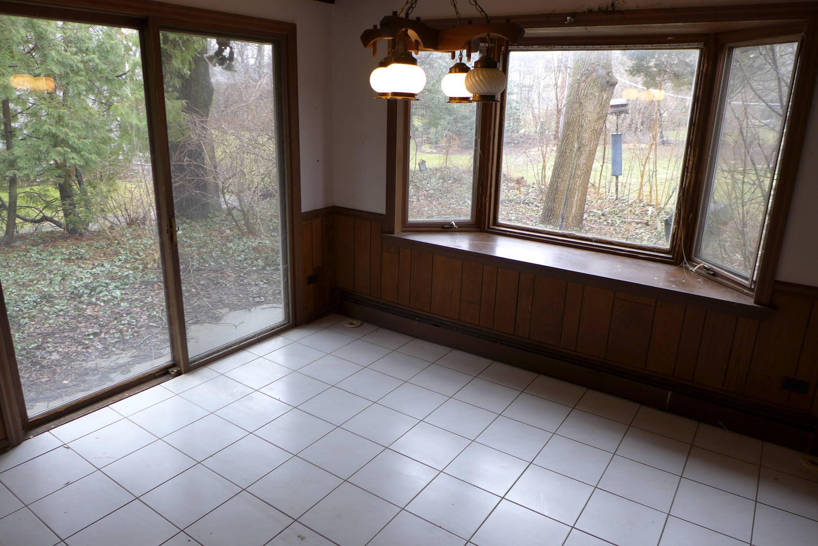 202 Elm Street Prospect Heights, IL 60070 - Photo 11 of 26 a view of an empty room with a window
