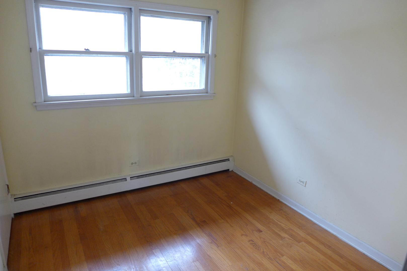202 Elm Street Prospect Heights, IL 60070 - Photo 18 of 26 an empty room with a window