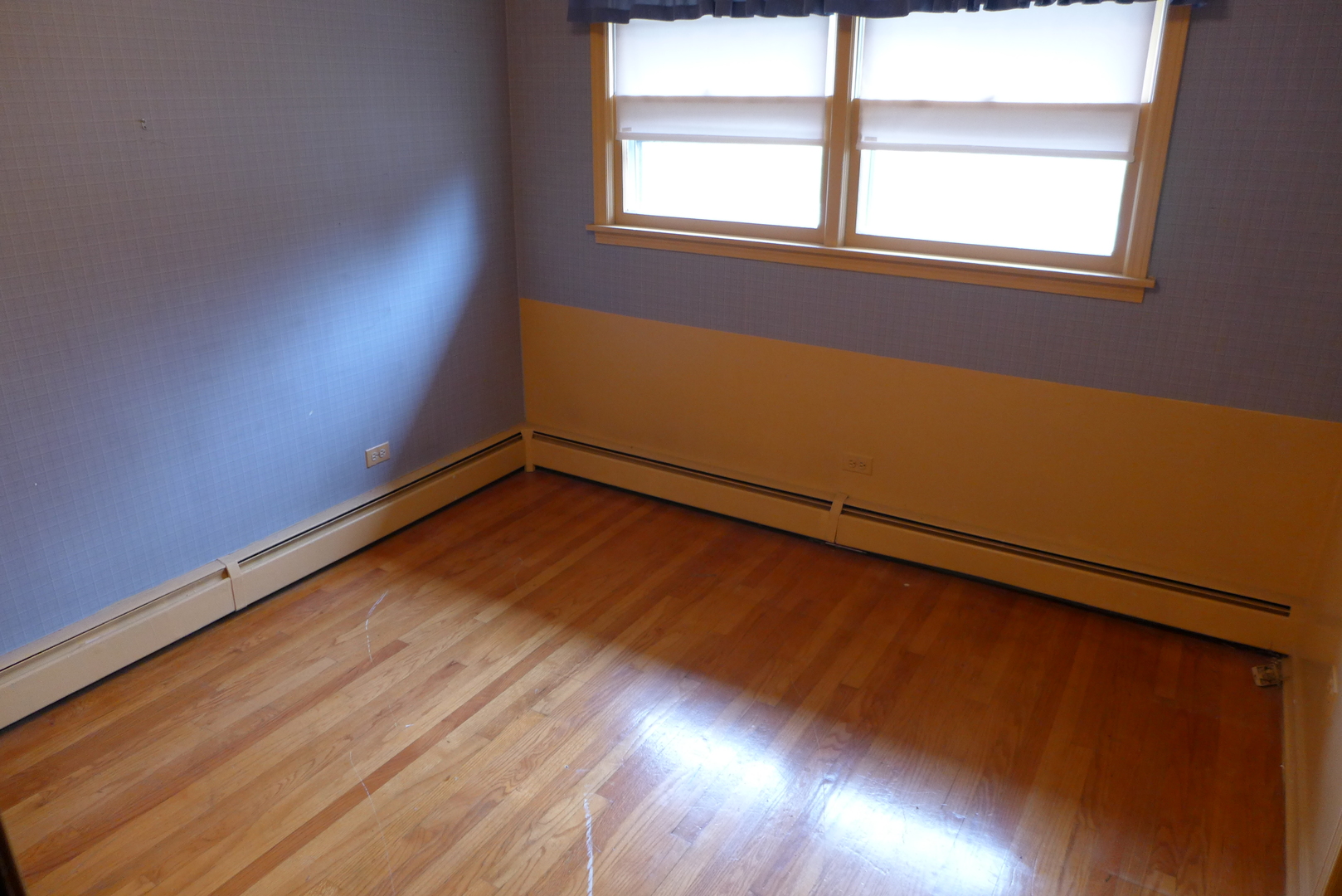 202 Elm Street Prospect Heights, IL 60070 - Photo 20 of 26 an empty room with a window