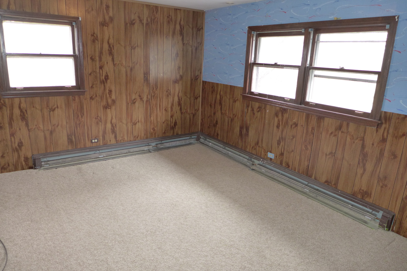 202 Elm Street Prospect Heights, IL 60070 - Photo 22 of 26 an empty room with windows