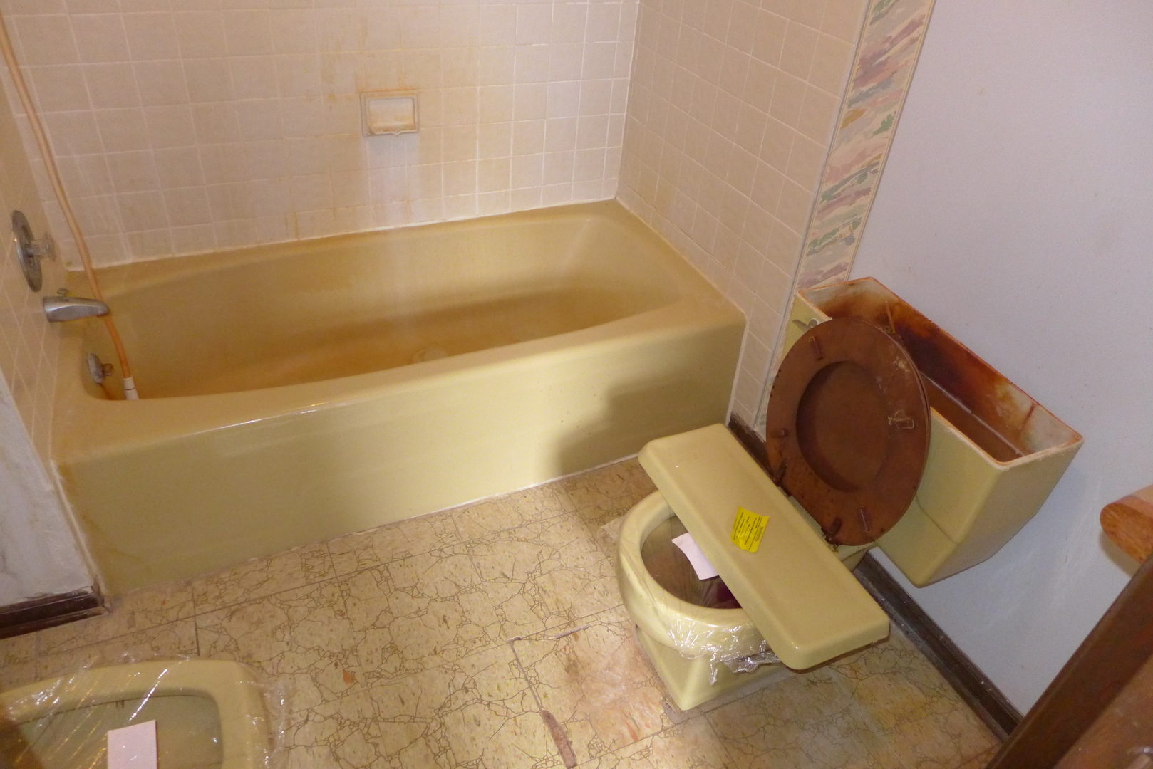 202 Elm Street Prospect Heights, IL 60070 - Photo 26 of 26 a bathroom with a toilet and bathtub