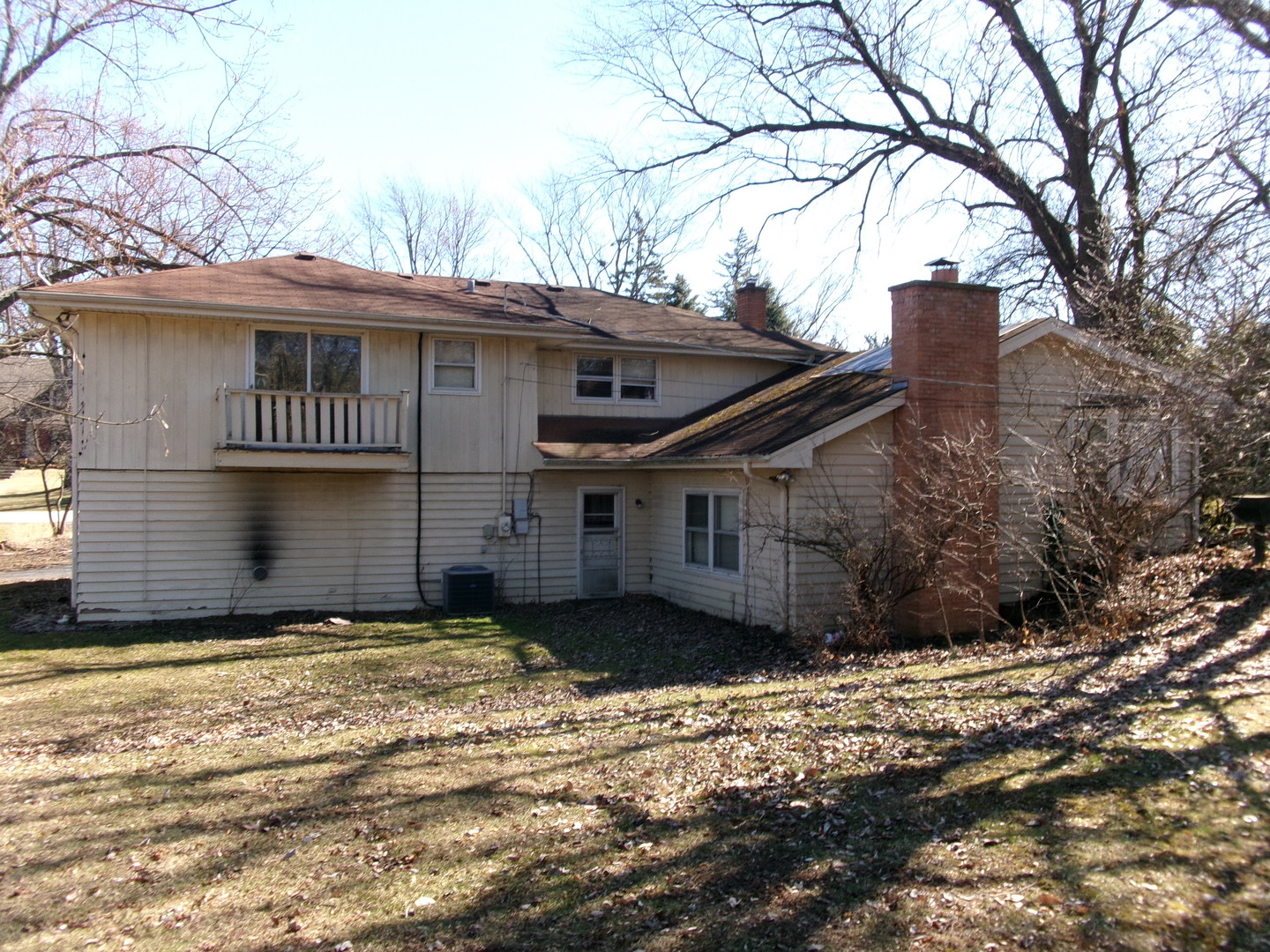 202 Elm Street Prospect Heights, IL 60070 - Photo 3 of 26 a front view of a house with a yard