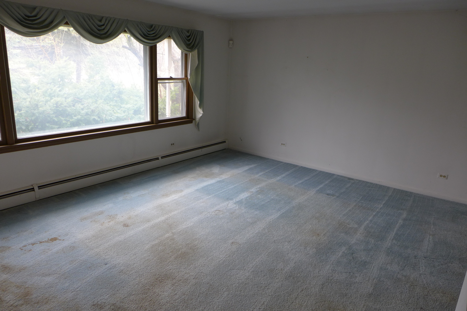 202 Elm Street Prospect Heights, IL 60070 - Photo 5 of 26 a view of empty room with windows