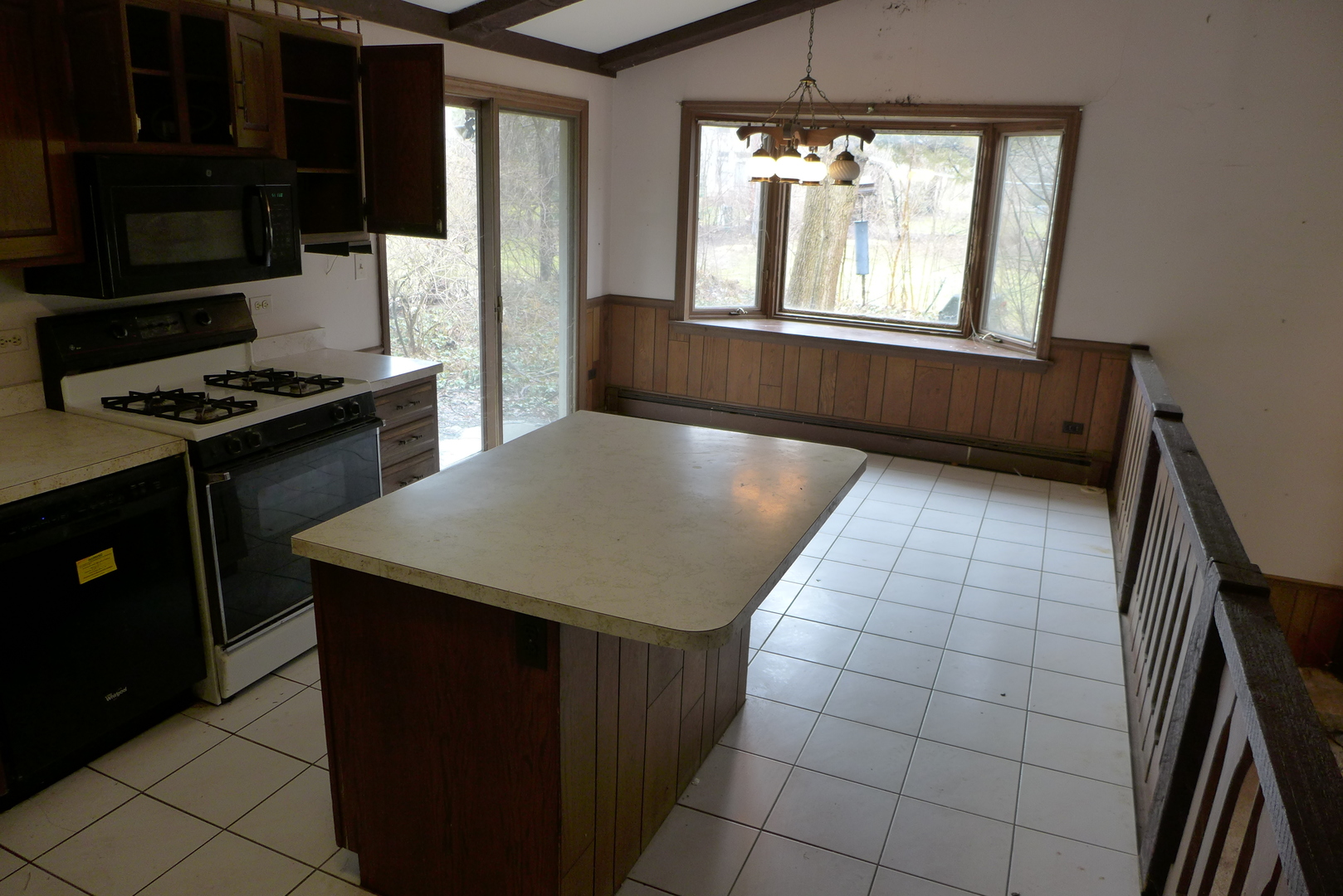 202 Elm Street Prospect Heights, IL 60070 - Photo 8 of 26 a kitchen with a stove a sink and a refrigerator