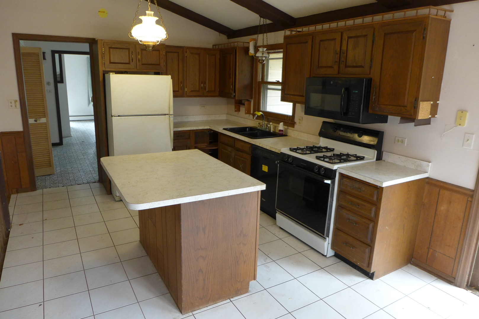 202 Elm Street Prospect Heights, IL 60070 - Photo 9 of 26 a kitchen with a stove a refrigerator and a sink