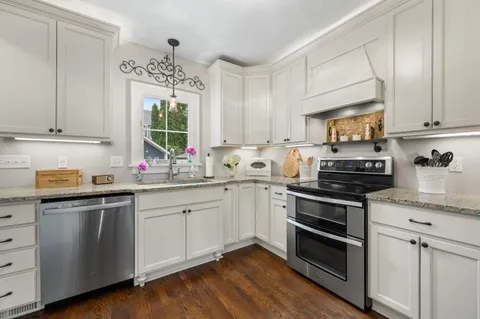 $699,900 | 102 Woodland Lane, Oconomowoc, WI 53066