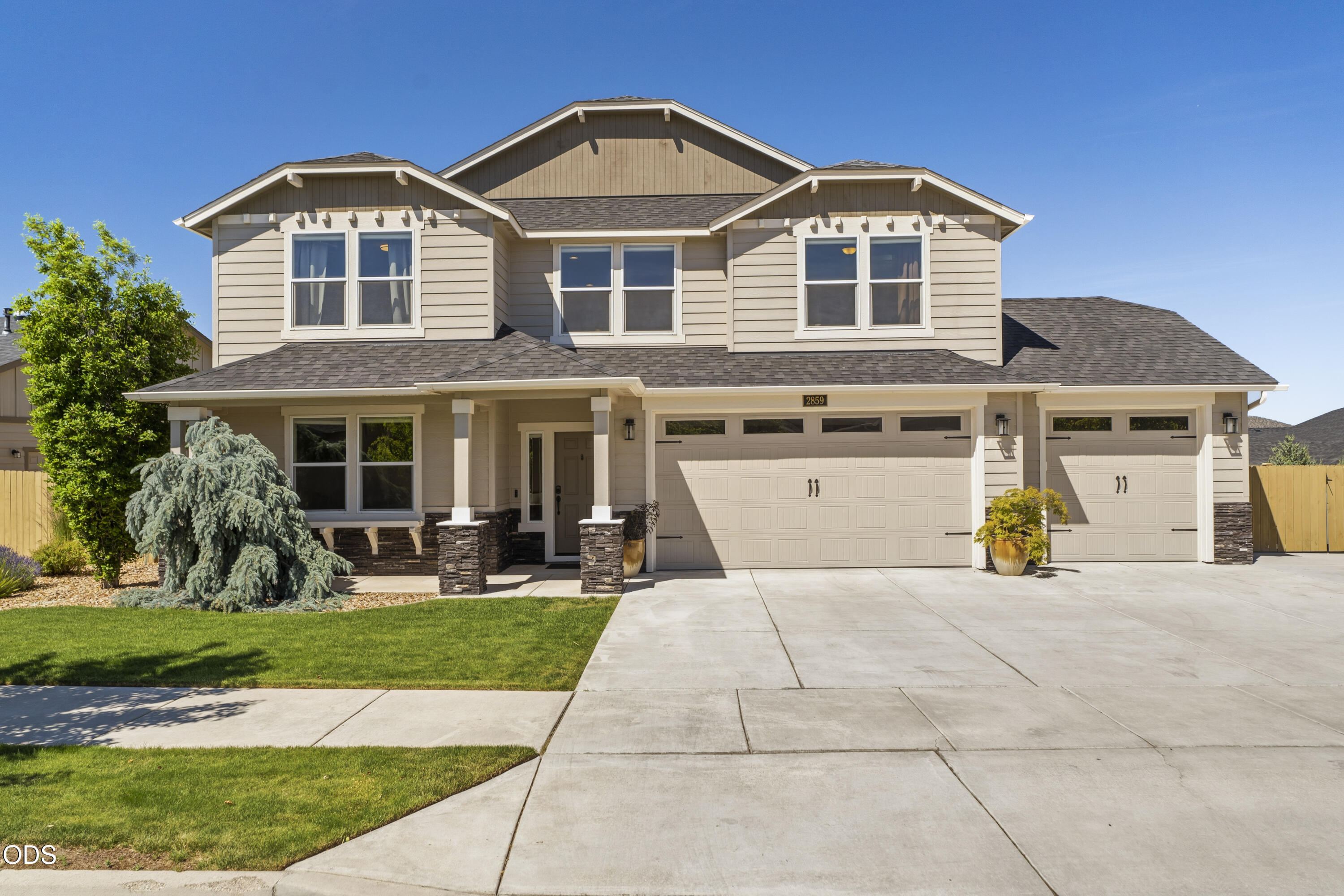 2859 Southwest 47th Street Redmond, OR 97756 - Photo 2 of 63