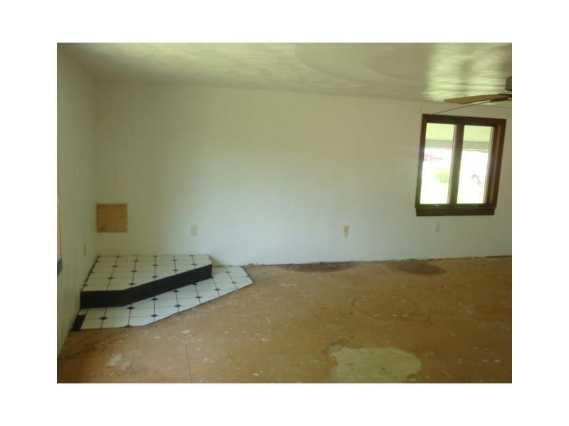 637 Butler Road Kittanning, PA 16201 - Photo 7 of 10 Living Room.
