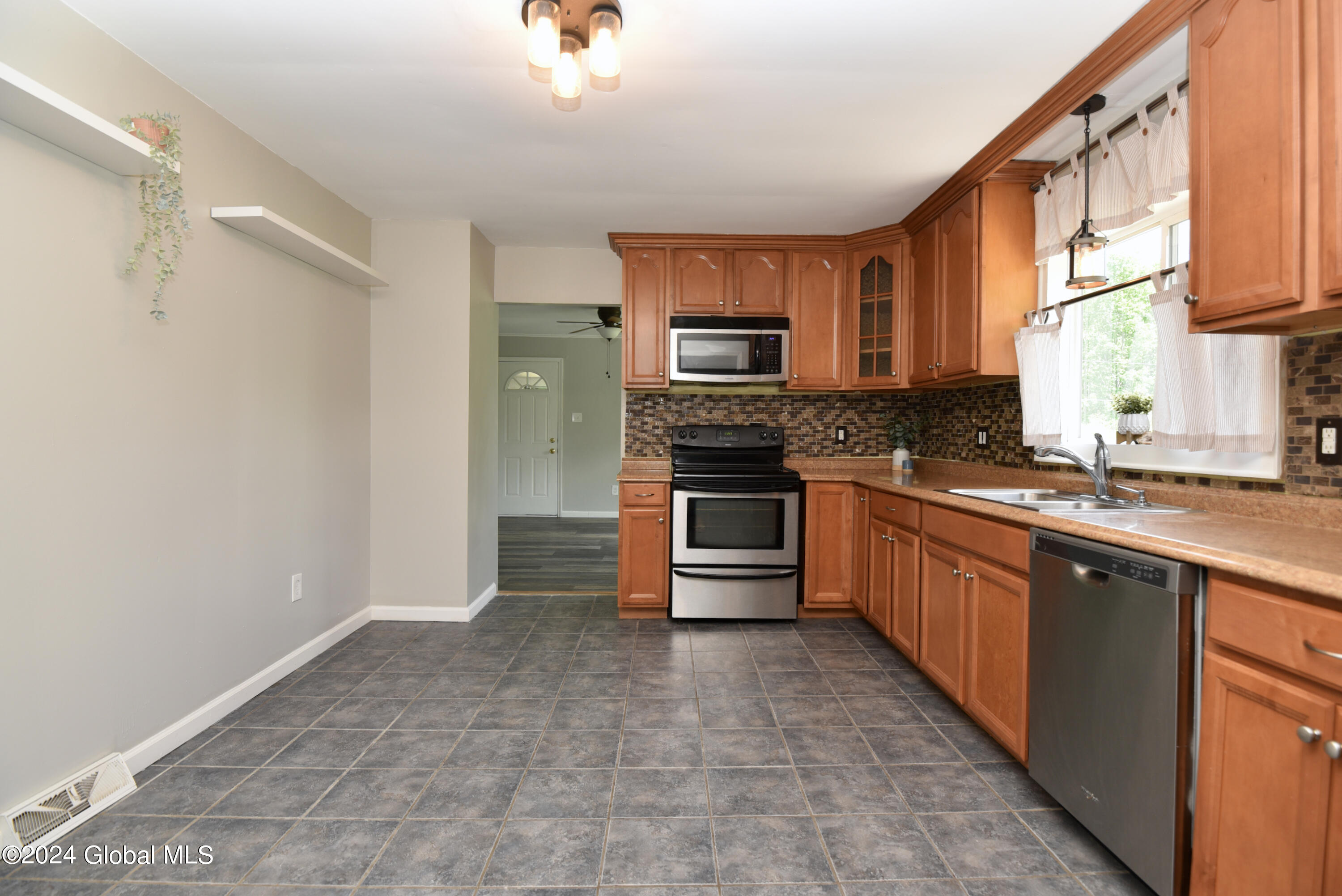 12 Russell Road Greenfield, NY 12833 - Photo 8 of 45 15 (2)