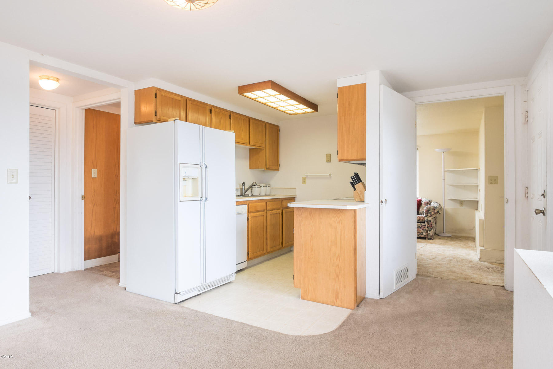 2324 Northwest Inlet Avenue Lincoln City, OR 97367 - Photo 6 of 41 Lower unit kitchen