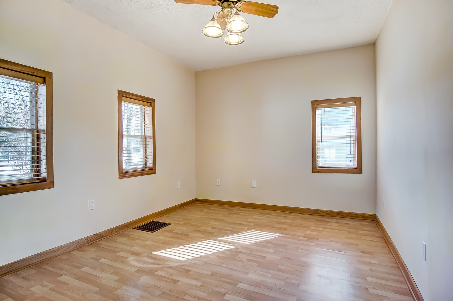 115 East Oak Street Butler, IN 46721 - Photo 10 of 28