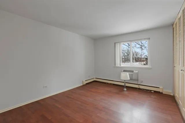 $159,900 | 1493 North Winslowe Drive, Unit 204, Palatine, IL 60074