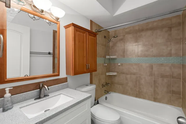 $159,900 | 1493 North Winslowe Drive, Unit 204, Palatine, IL 60074