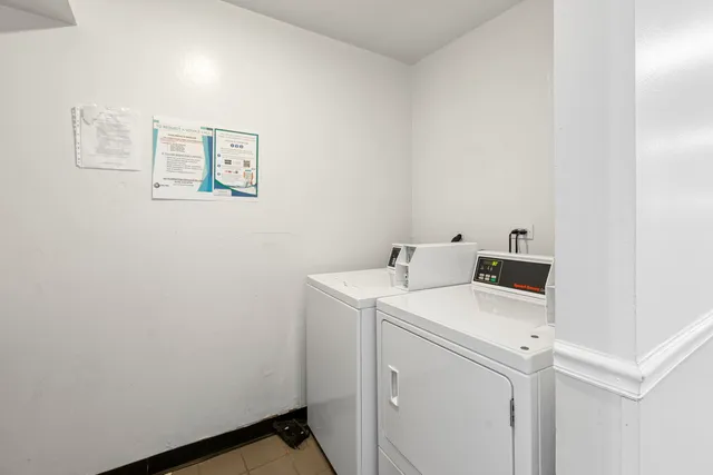 $159,900 | 1493 North Winslowe Drive, Unit 204, Palatine, IL 60074