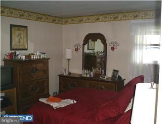 18 Sherbrooke Road Trenton, NJ 08638 - Photo 7 of 12 Bedroom - Main