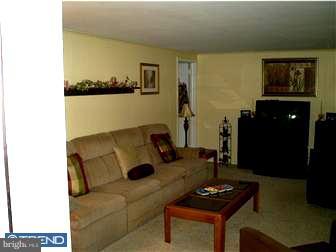 18 Sherbrooke Road Trenton, NJ 08638 - Photo 8 of 12 Family Room