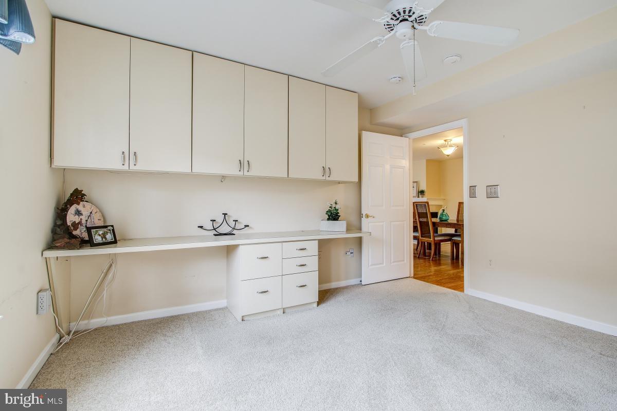 402 Ridgepoint Place, Unit 16 Gaithersburg, MD 20878 - Photo 27 of 33 Den/Guest Room with Built-ins