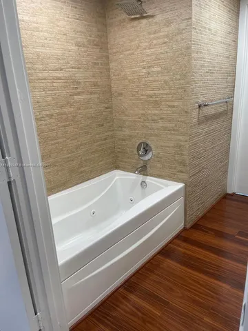 $3,300 | 50 Biscayne Boulevard, Unit 702, Miami, FL 33132