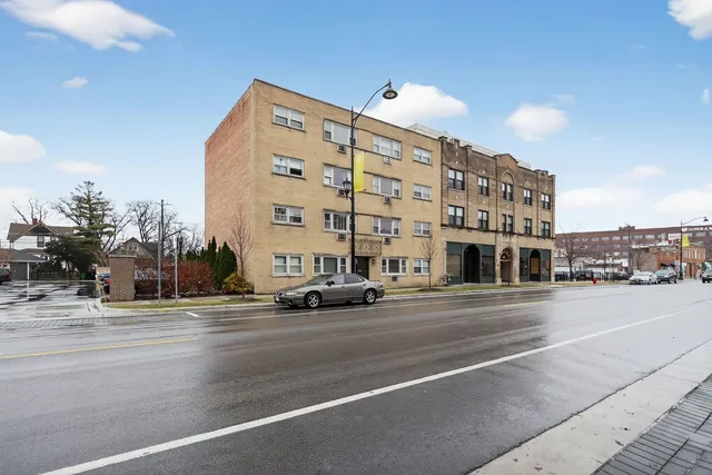 $155,000 | 3131 Oak Park Avenue, Unit 2B, Berwyn, IL 60402