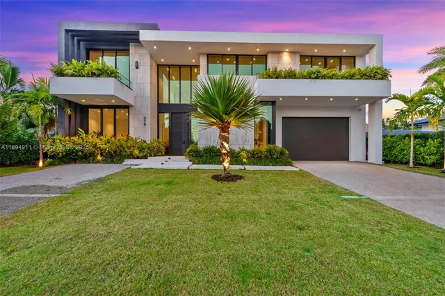 $8,995,000 | 478 Tamarind Drive, Hallandale Beach, FL 33009