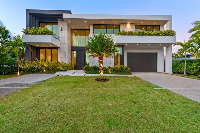 $8,995,000 | 478 Tamarind Drive, Hallandale Beach, FL 33009